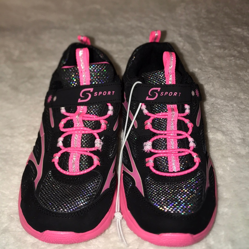 BRAND NEW Sport Girl Sneakers (Size: 3.5)